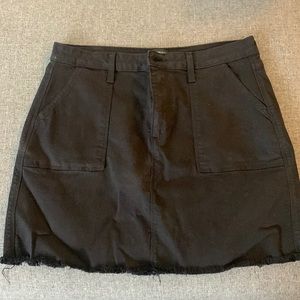 LIKE NEW Women’s size L Black Denim Skirt